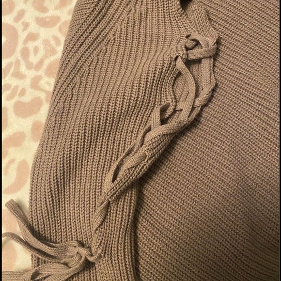 Guess beige womens sweater - Picture 2 of 3